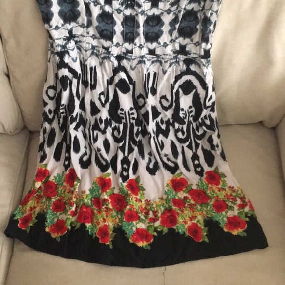 Floral pattern dress - Picture 3 of 3